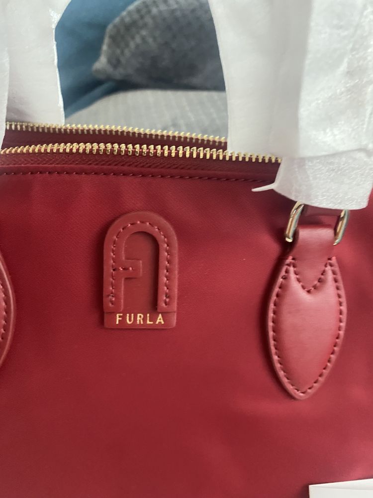 Furla Calipso S Crossbody.Новa.100% оригинал със сериен момер,всичко