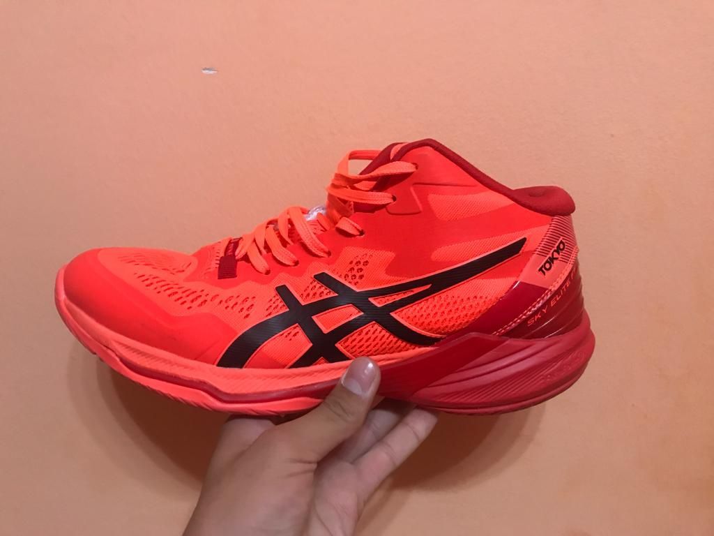 Продам кроссы ASICS Tokyo