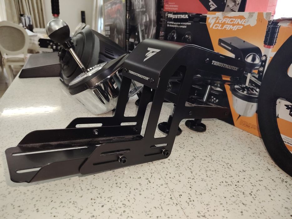 Set complet, volan de curse trustmaster ca nou