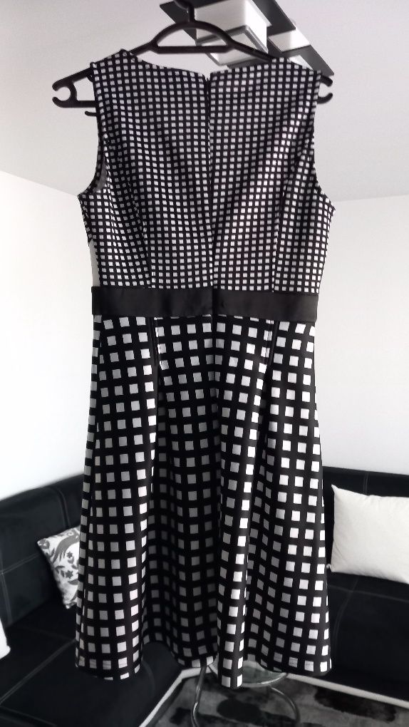 Rochie alb cu negru