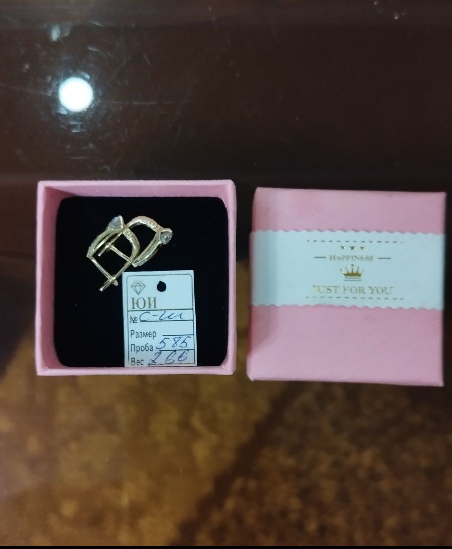 Продам золотые серьги
