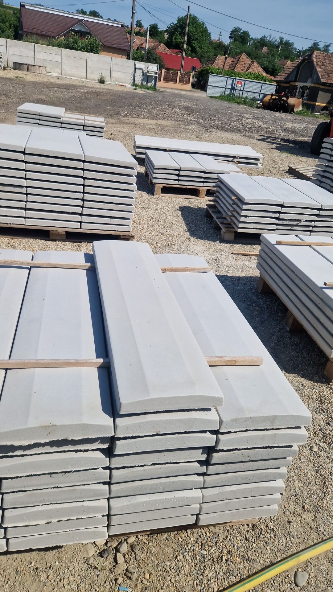 Capace de gard / palarii / tuburi beton / dale / spalieri