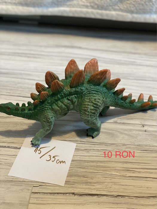 Dinozauri de diferite dimensiuni