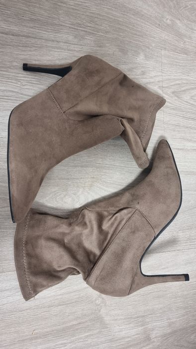 Încălțăminte cu toc