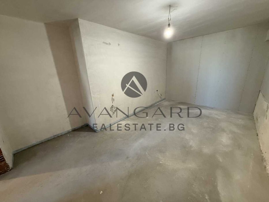 оф.24538 Двустаен с двор / Бунарджика