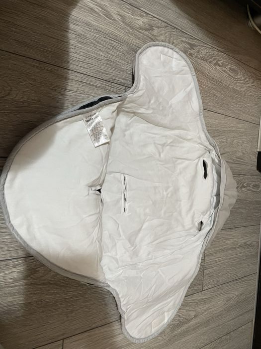 Paturica de infasat bebe in scaun sau carucior