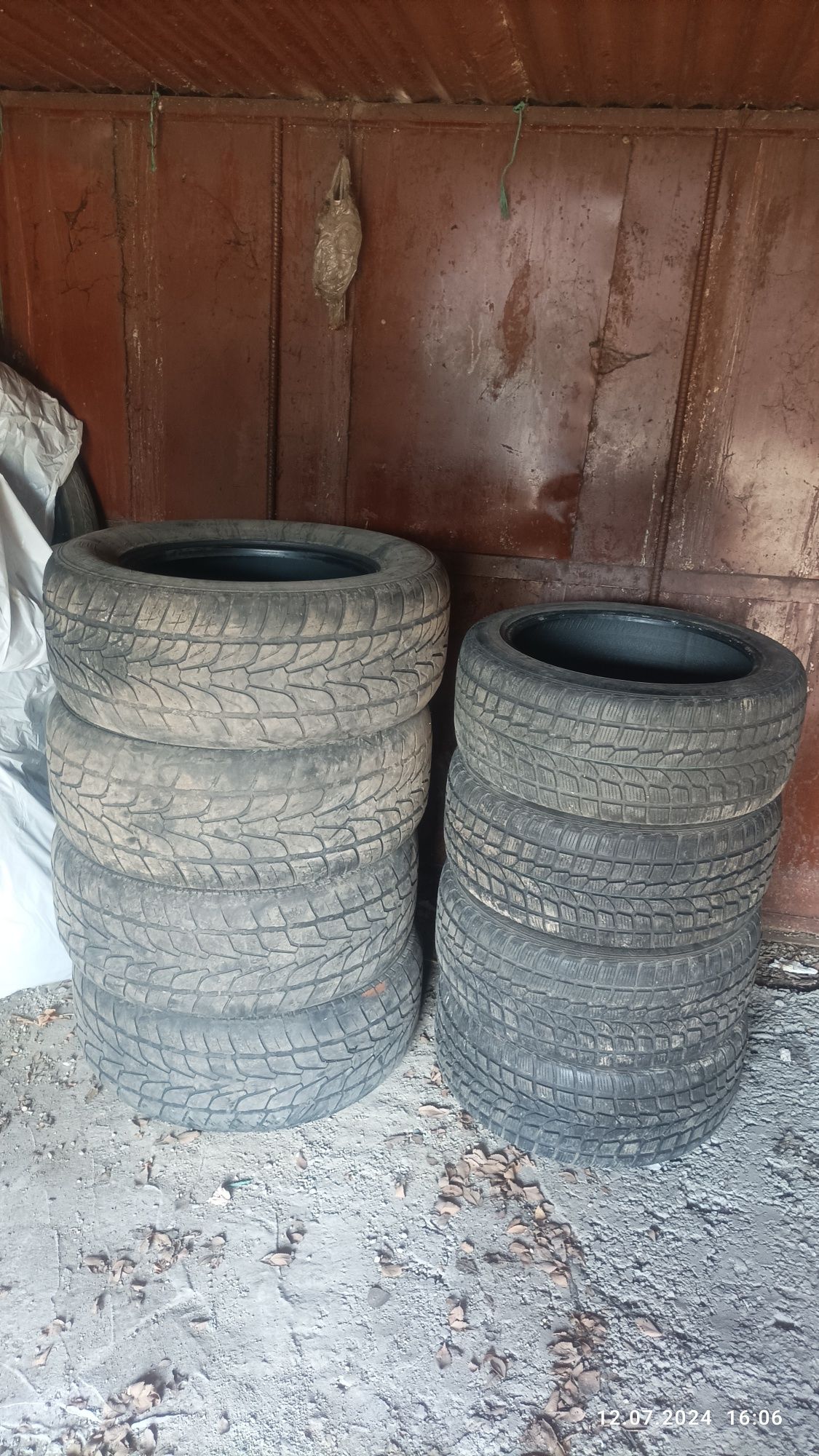 Срочно продам зимние шины R18 есть 3 комплект уточните