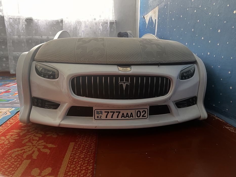 Срочно продам кровать машинку