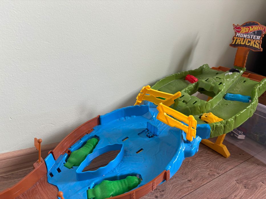 Hot Wheels писта