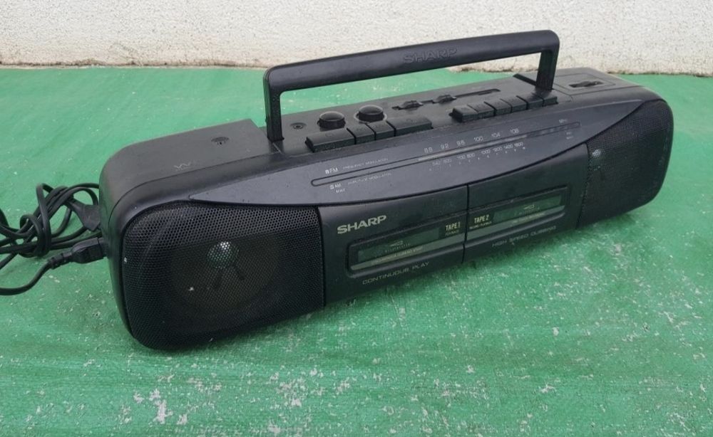 Radio Casetofon marca Sharp , model WQ-284H