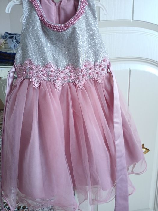 Продам детские платья