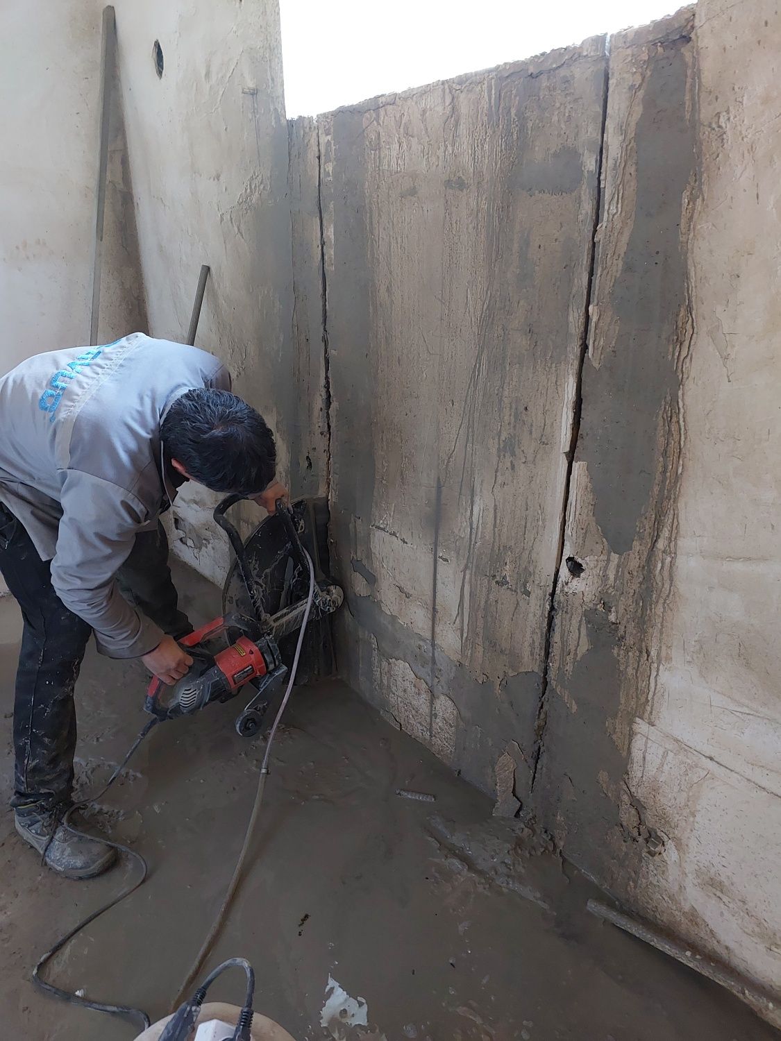 Navoiy viloyati boʻyicha beton teshish va svarka ishlari