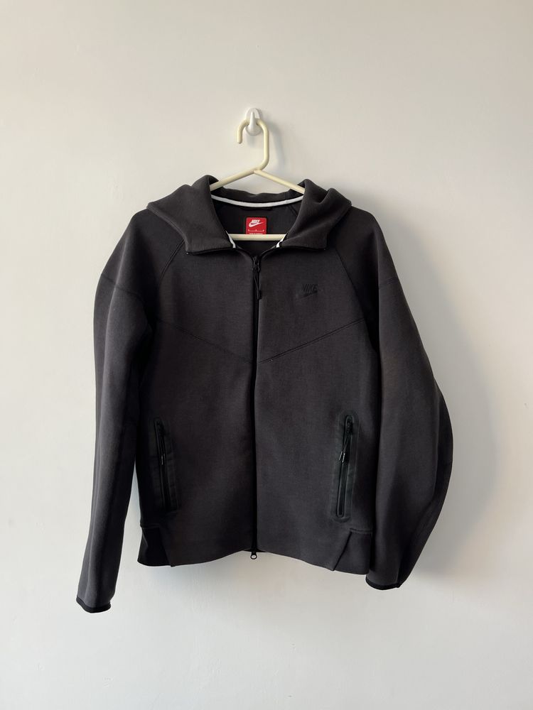 Nike Tech Fleece (размер М) мъжко спортно горнище сиво