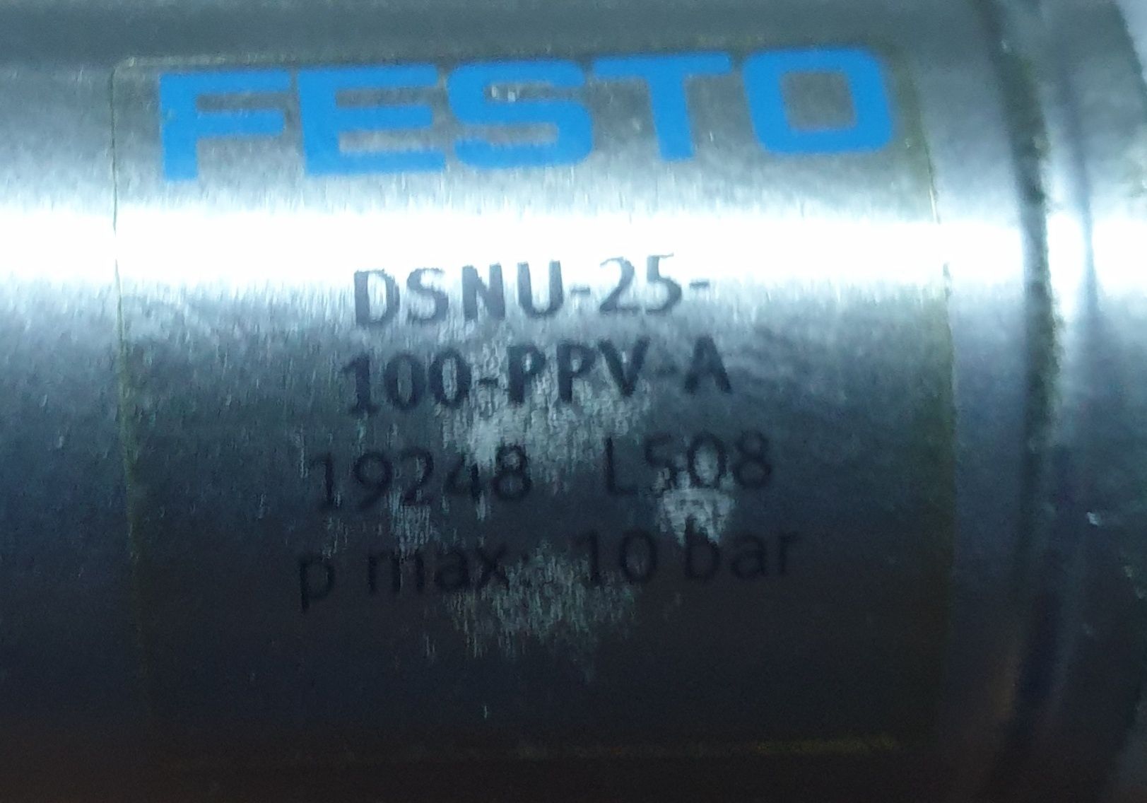 Cilindrii piston pneumatic Festo