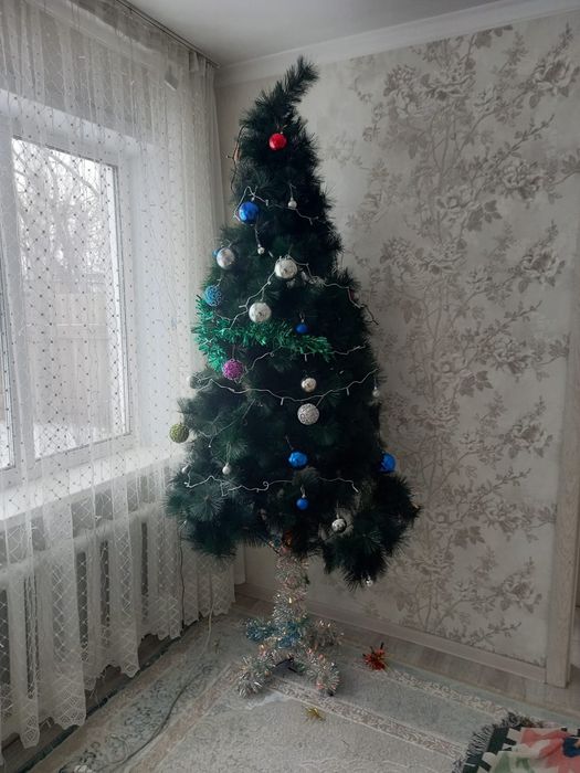 Продам елку без игрушек