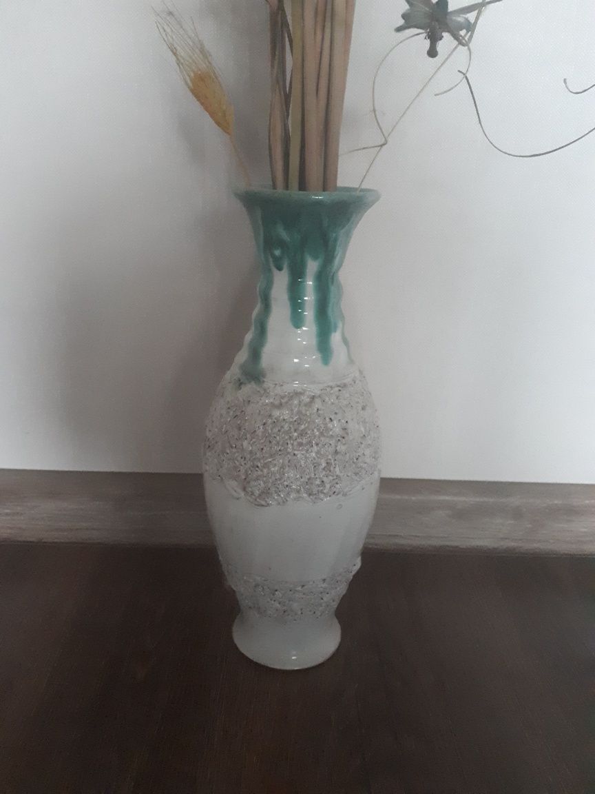 Керамични вази и кашпа