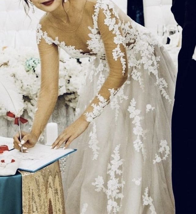 Свадебное платье (почти новое)