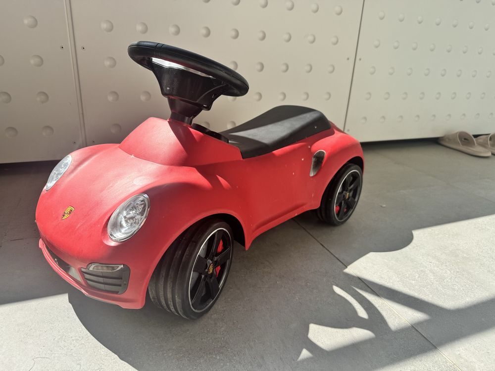 Porsche игрушечный красный