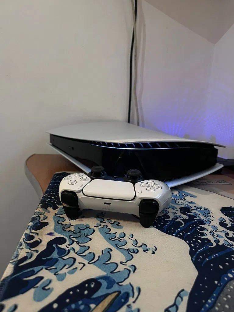 Vând urgent PS5 1t