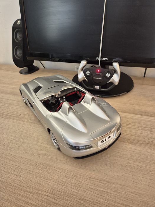 Vand masinuta cu telecomanda Rastar Mercedes Benz SLR scara 1:12
Vand