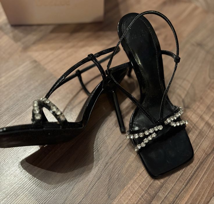 Sandale bot patrat, lac