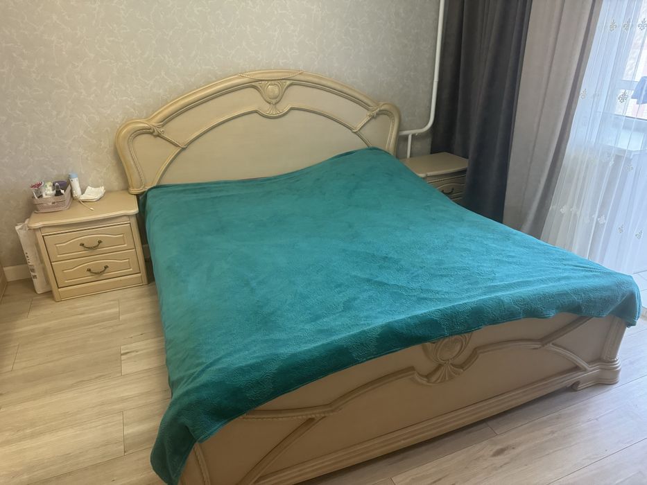 Продам кровать с тумбами с хорошем состоянии