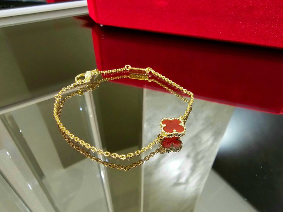 Van Cleef & Arpels VCA Gold Red Sweet Alhambra Clover Дамска Гривна