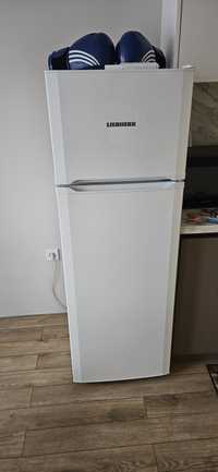 Продавам хладилник LIEBHERR  156см