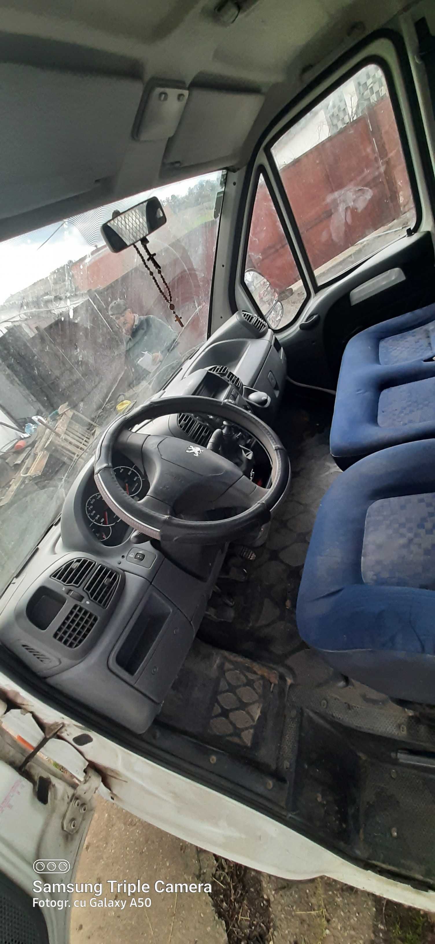 Vand camioneta autoutilitara Peugeot Boxer