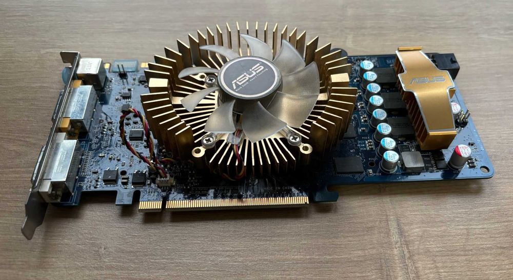 Placă video ASUS GeForce GTX 460 DirectCU