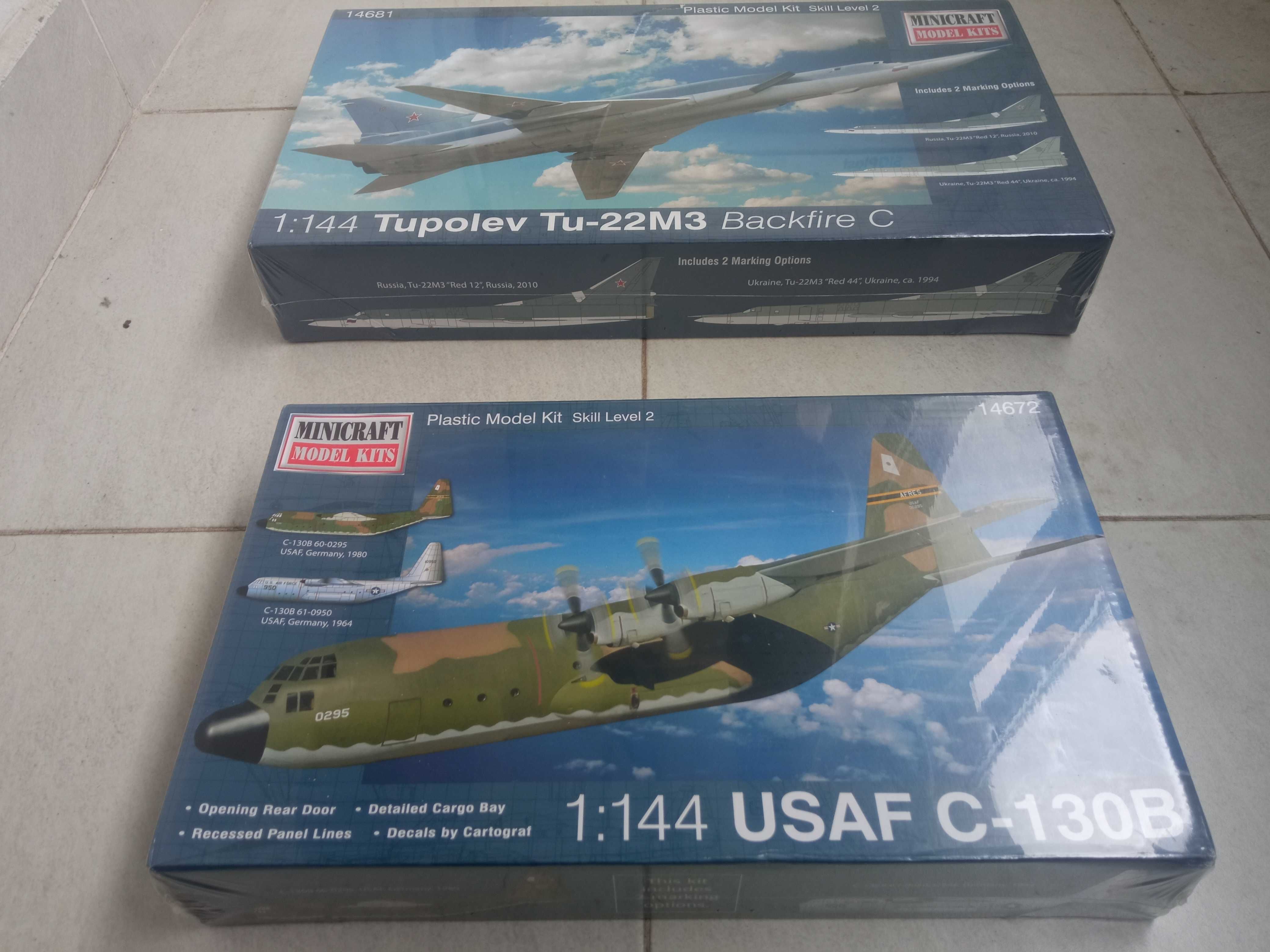 Machete avioane USAF Hercules C-130 B + Tupolev  Tu-22M3 Backfire C
