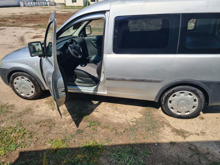 Vând Opel Combo.