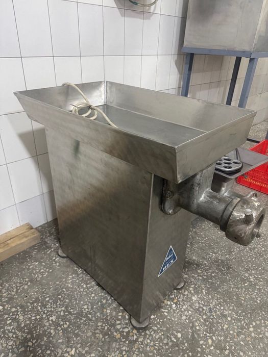 Мясорубка промышленные, б/у, состояние отличное