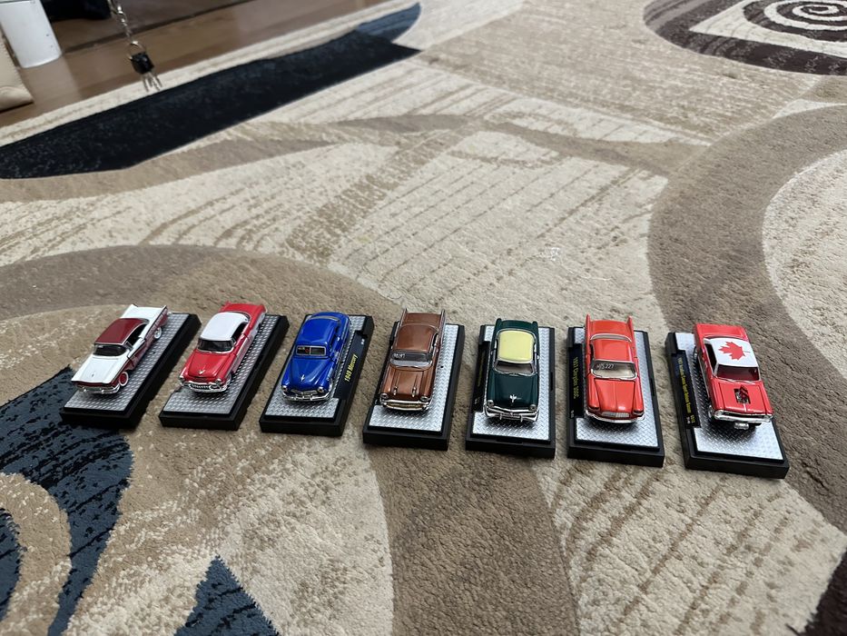 Продам машинки 1/64 фирма М2