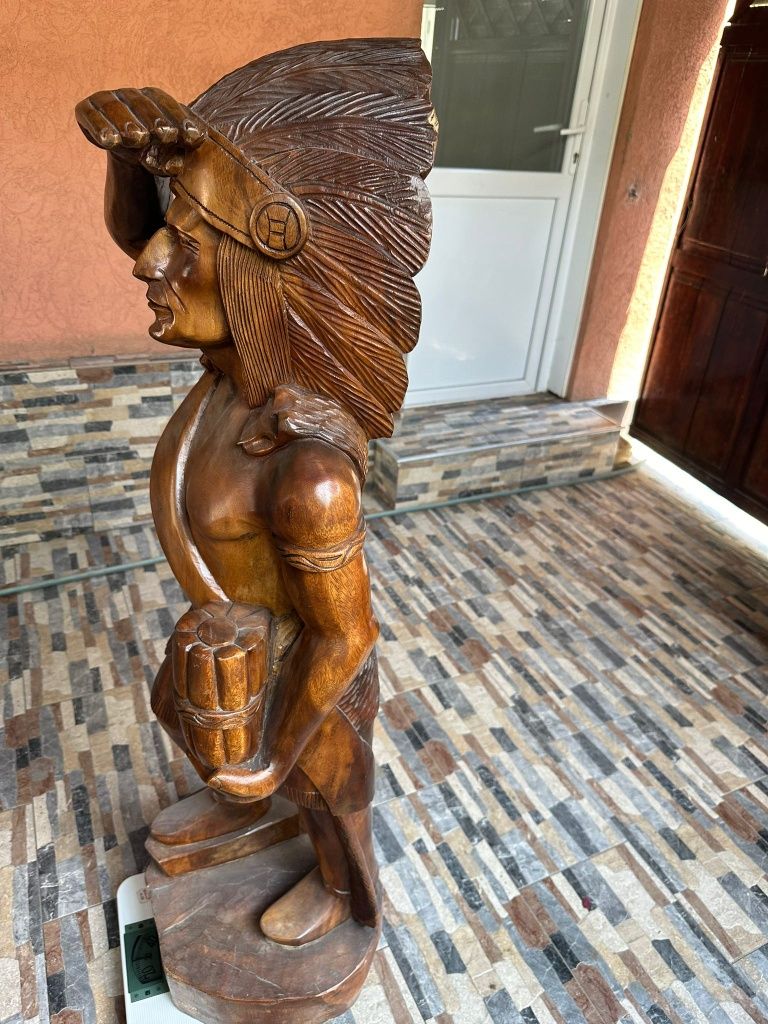 Vând Statueta din lemn Masiv foarte veche!