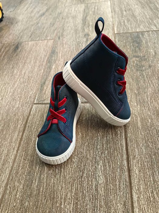 Продавам детски обувки