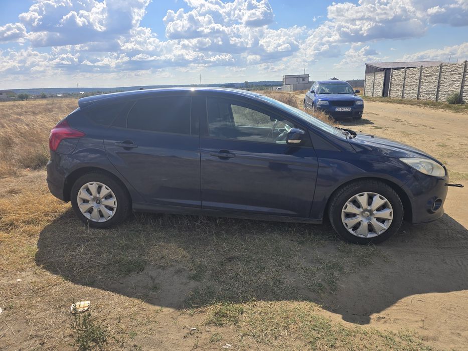 Dezmembrez  ford focus mk3 1.6 tdci hatchback  volan stanga