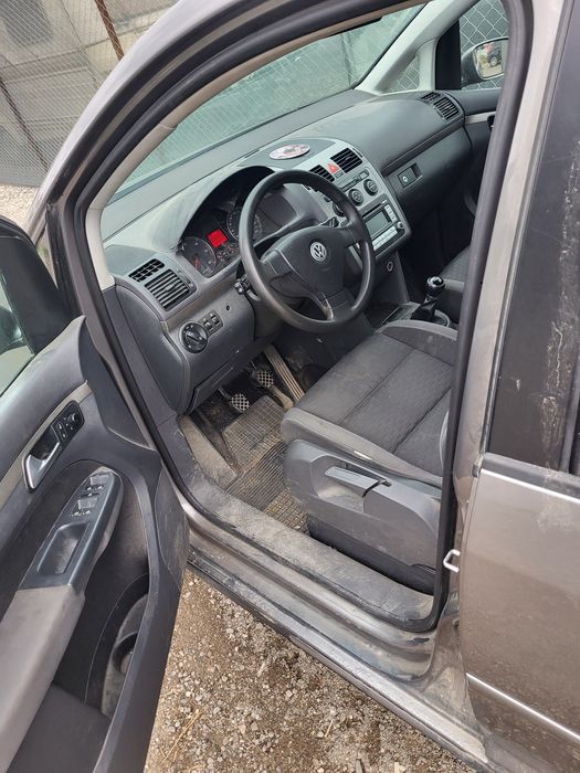 Citeste anuntul Pentru dezmembrat VOLKSWAGEN Touran 1.9 TDI BXE 7 LOC
