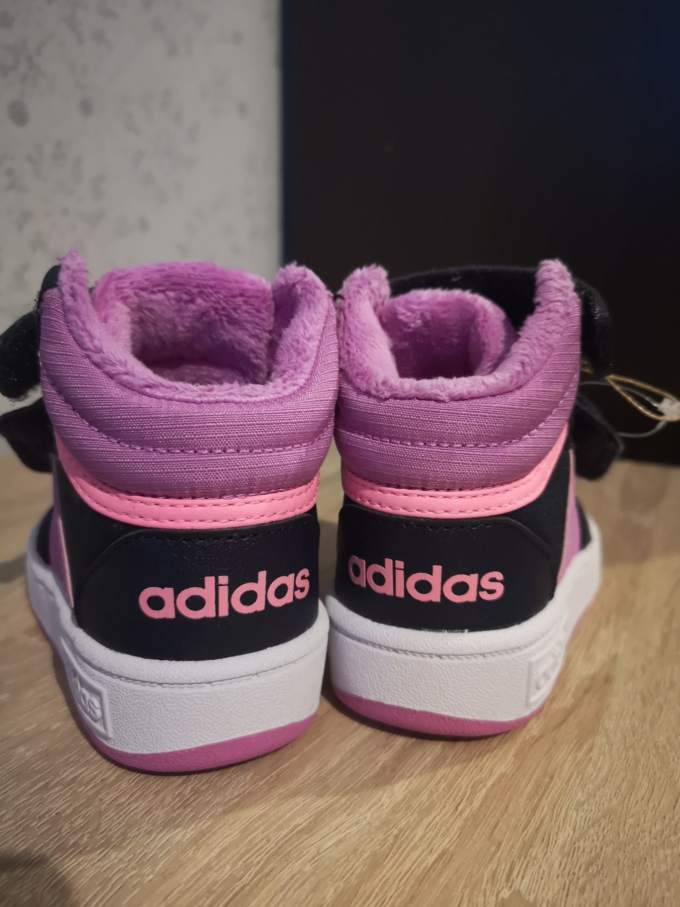 маратонки Adidas  23