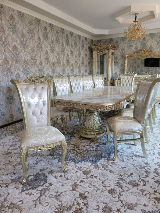 Цехдан жозибакор (хуррам) стол ва стуллар