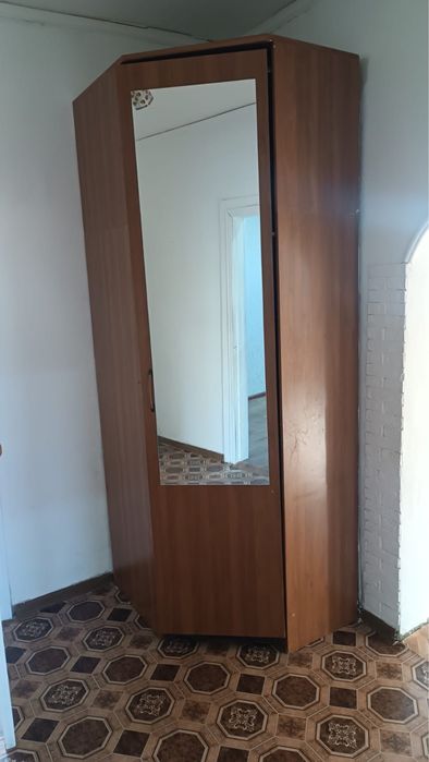 Продам шкаф и стол
