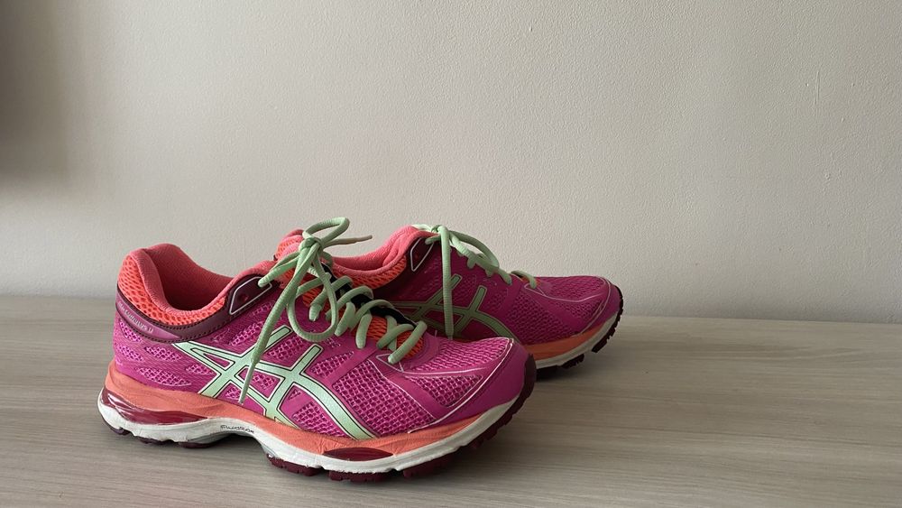 Маратонки Asics оригинални 37/38 (24см стелка) цикламено розови