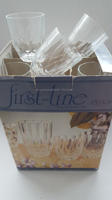 18 pahare set NOU în cutie originală