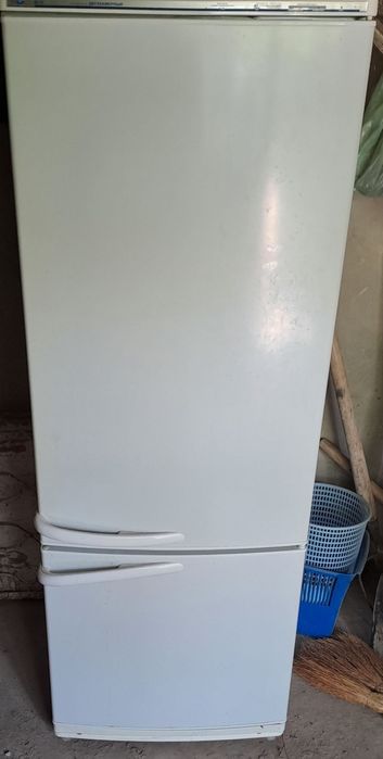 2х камерный Холодильник сотилади.