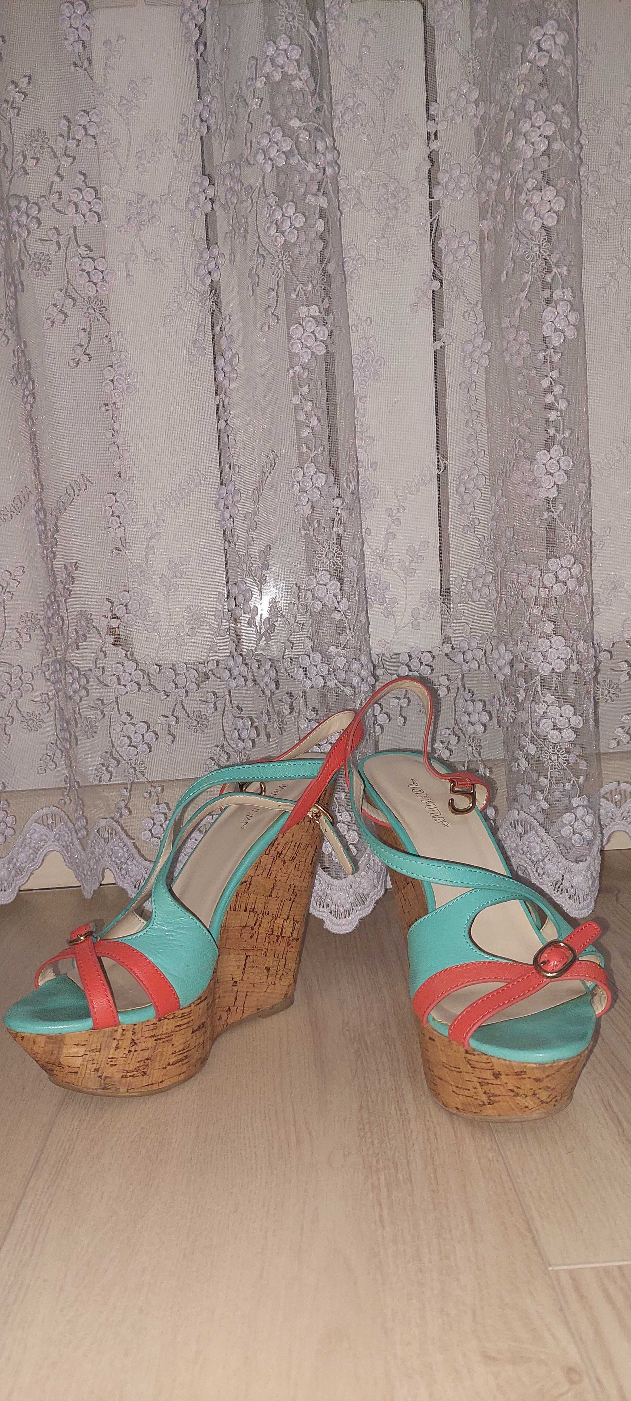 Женская обувь летние босоножки на танкетке