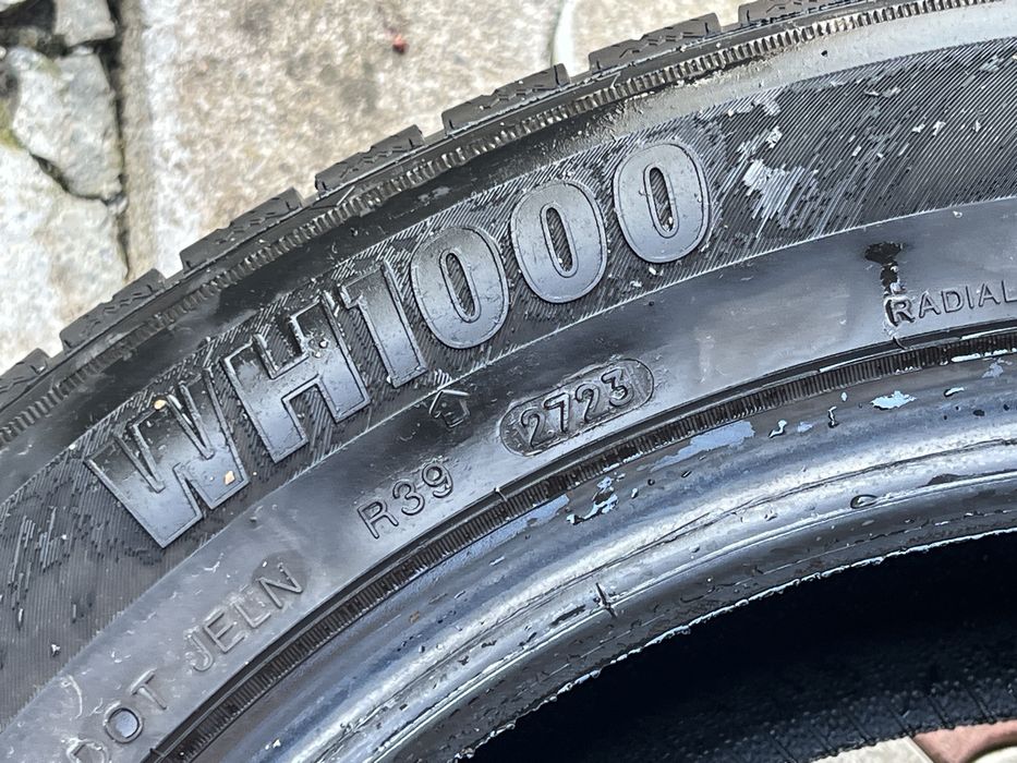 Vand Anvelope iarna 225/55 R17 97H in stare foarte buna