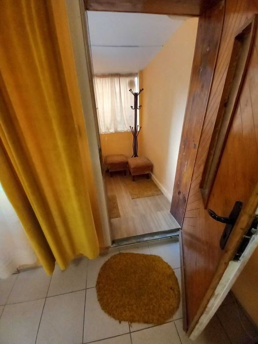 Дава се под наем Двустаен апартамент в Бургас, Център - 55 кв.м за 107.1 € - Снимка #2