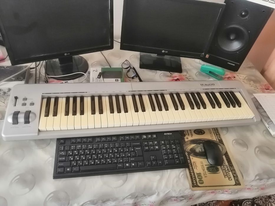 Midi klavish sotiladi