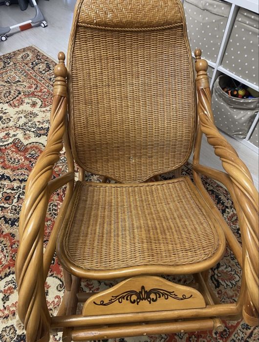 Кресло качалка из ротанга