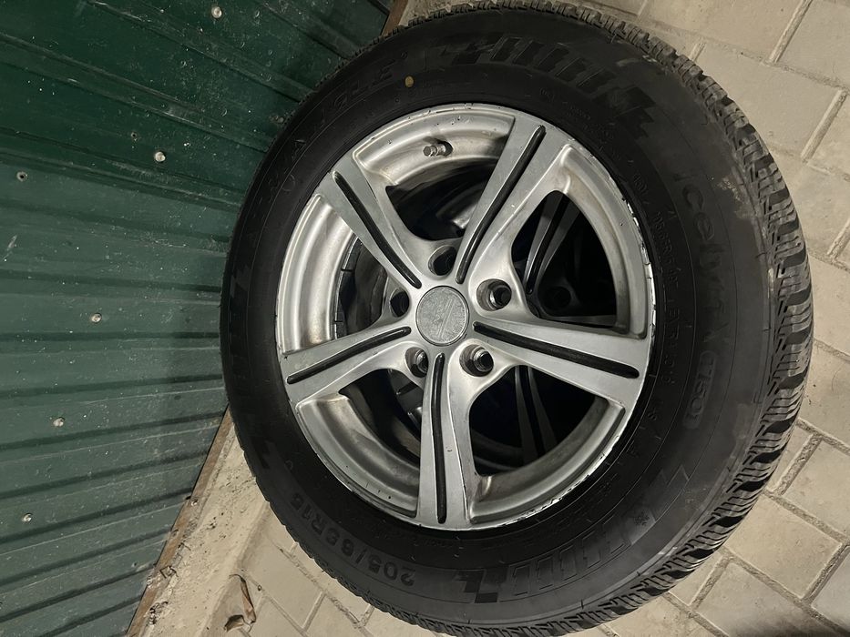 Продам диски с шинами